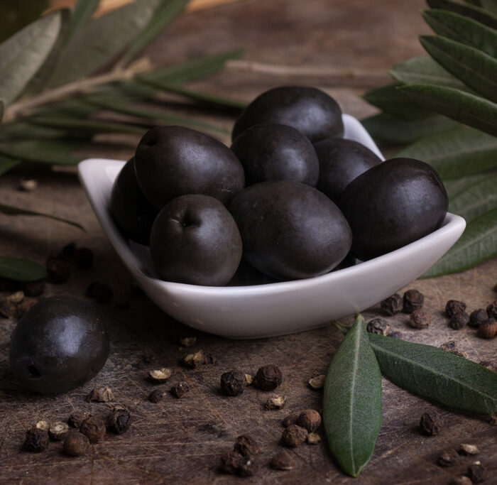 ACEITUNAS NEGRAS CON CAROZO